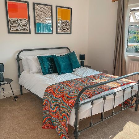 Staybynumbers - Spacious Three Bed House Royal 希尔斯伯勒 外观 照片
