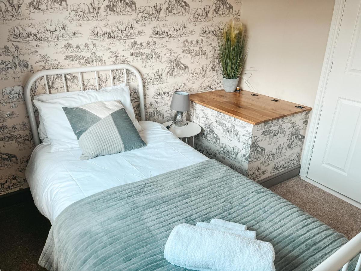Staybynumbers - Spacious Three Bed House Royal 希尔斯伯勒 外观 照片