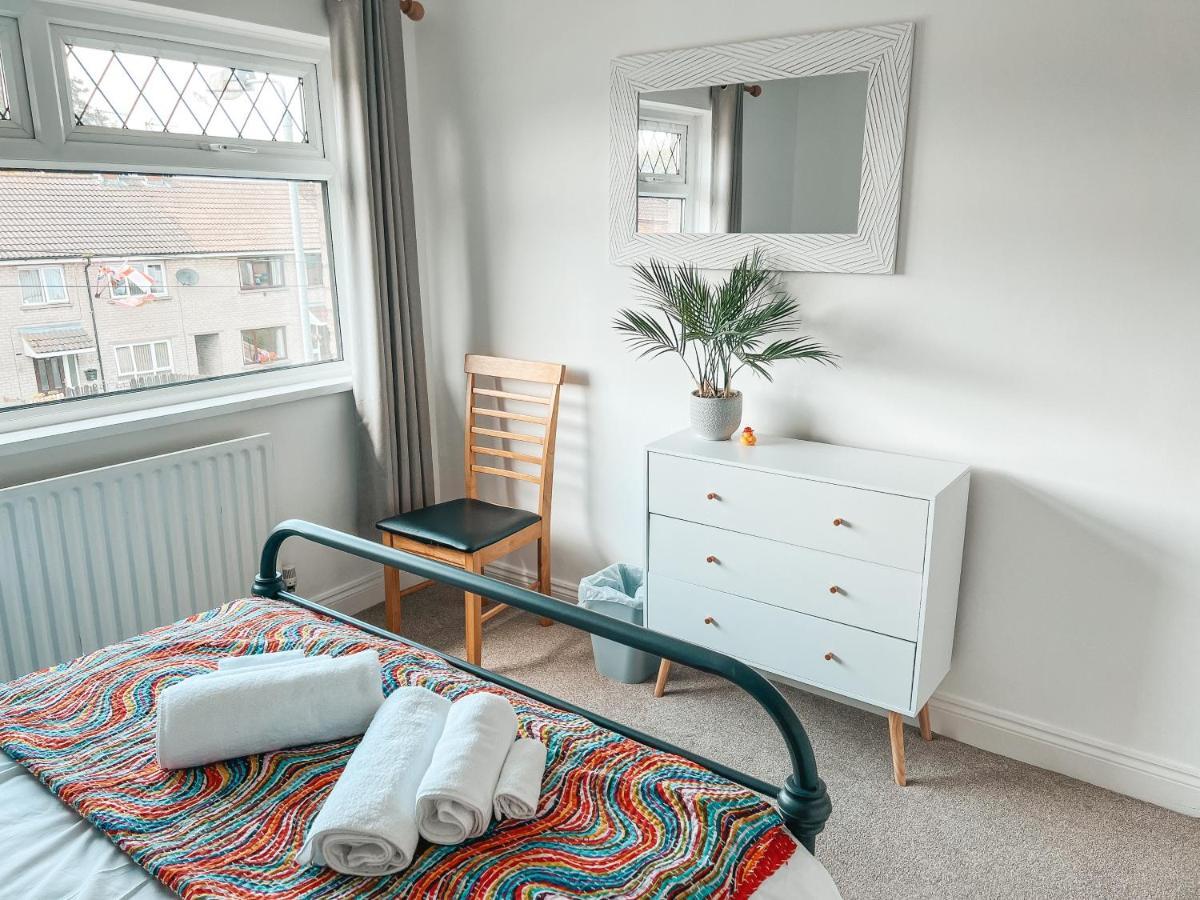 Staybynumbers - Spacious Three Bed House Royal 希尔斯伯勒 外观 照片