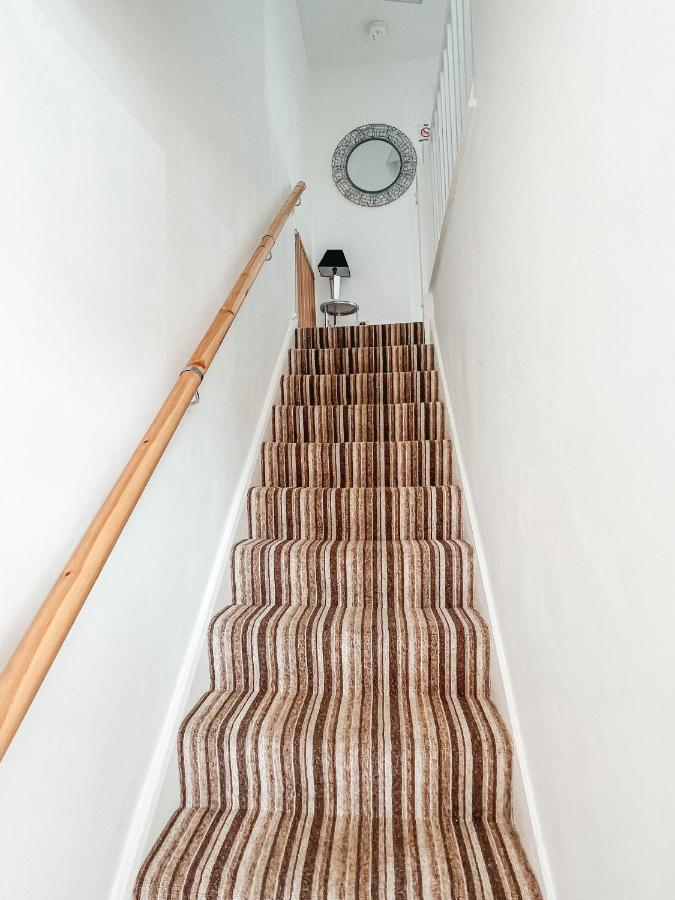 Staybynumbers - Spacious Three Bed House Royal 希尔斯伯勒 外观 照片